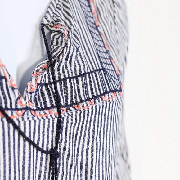 Old Navy Size XL The tunic shirt blue/white striped w/embroidered bodice - Picture 5 of 11